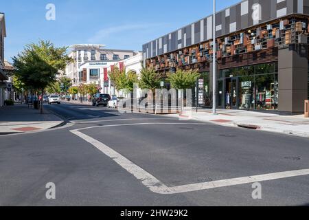 Napa, CA, États-Unis, 19 septembre 2021. Vue d'ensemble de First Street Napa cit, Napa Valley, montrant la rue, Silicon Valley Bank et Vineyard 29 dégustation r Banque D'Images