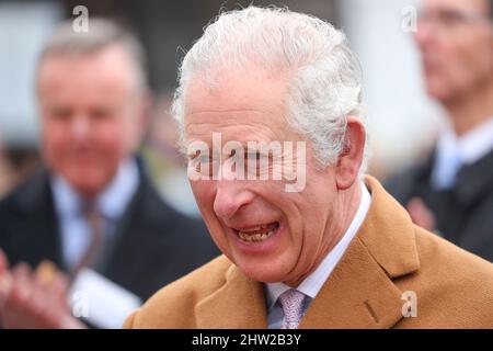 HRH le Prince de Galles, Prince Charles photographié lors d'une visite à Winchester, Hampshire. Banque D'Images