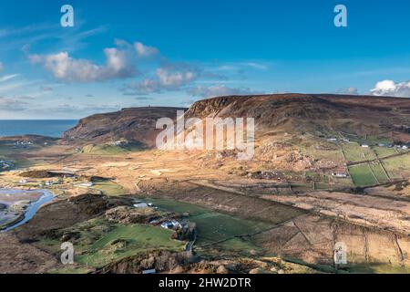 Vue aérienne de Glencolummkille dans le comté de Donegal, République d'Irleand. Banque D'Images