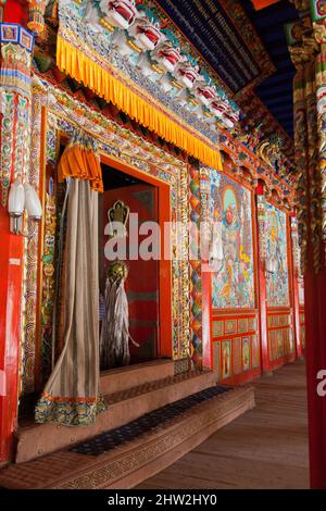 Monastère tibétain peintures du temple magnifiquement décorées peinture au Serti Gompa à Langmusi / décoration et divinité peintes ornées / divinités importantes pour la religion bouddhiste, au Sertri Gompa / Monastère de Dacanglang (Dacanglangmu Saichisi). Une célèbre Lamasery à Langmusi, province de Gansu, Chine RPC (125) Banque D'Images