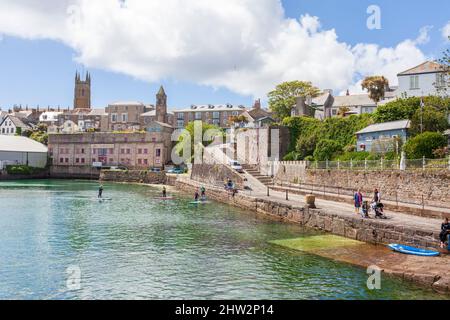 Abbey Basin, le vieux port et le quartier historique de Penzance. Ici, de grands navires ont déjà déchargé des cargaisons d'Europe et des Caraïbes Banque D'Images