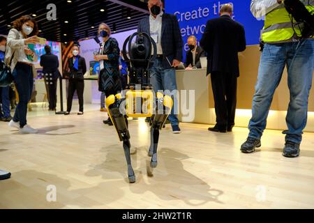 Barcelone, Espagne - Mars 2nd 2022 - Mobile World Congress - Boston Dynamics - stand IBM montrant le robot de chien Banque D'Images