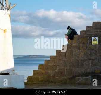 1 mars 2022. Lossiemouth, Moray, Écosse. C'est une scène de la route touristique principale dans la ville balnéaire de Lossiemouth, lors d'une journée ensoleillée. Banque D'Images