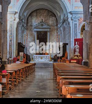 Intérieur de la cathédrale d'Ostuni (Duomo di Ostuni; Basilique de Santa Maria Assunta) Cathédrale catholique romaine à Ostuni, Brindisi Apulia Banque D'Images