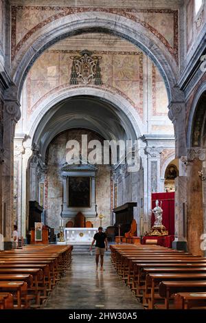 Intérieur de la cathédrale d'Ostuni (Duomo di Ostuni; Basilique de Santa Maria Assunta) Cathédrale catholique romaine à Ostuni, Brindisi Apulia Banque D'Images