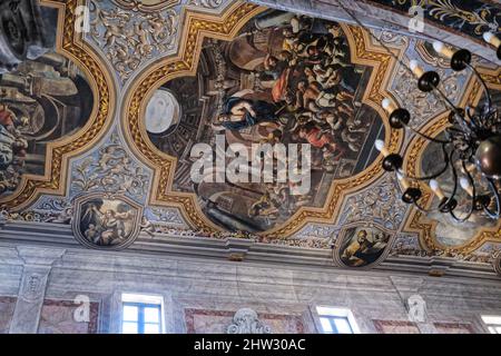 Intérieur de la cathédrale d'Ostuni (Duomo di Ostuni; Basilique de Santa Maria Assunta) Cathédrale catholique romaine à Ostuni, Brindisi Apulia Banque D'Images