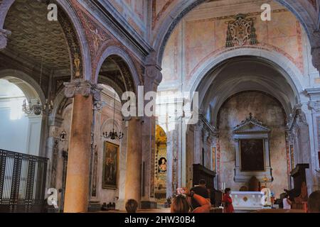 Intérieur de la cathédrale d'Ostuni (Duomo di Ostuni; Basilique de Santa Maria Assunta) Cathédrale catholique romaine à Ostuni, Brindisi Apulia Banque D'Images