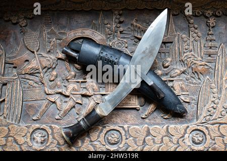 Original Gurkha Kukri (Khukri, Kukkri) avec un aiguiseur Karda et Chakmak. Le Kukri est une Machette de combat et un outil.Dating de retour au 7th siècle Banque D'Images