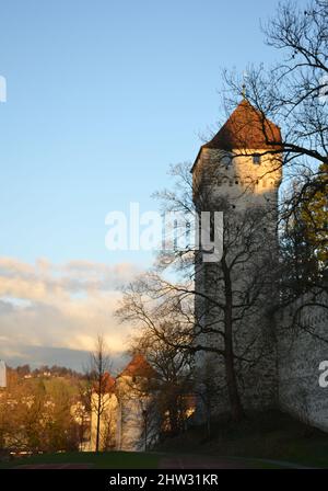 Le vieux château de Lucerne se dresse au coucher du soleil Banque D'Images