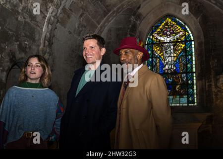 Rosslyn Chapel, Midlothian, Écosse, Royaume-Uni, 03 mars 2022. La pièce Da Vinci Code: Leigh Lothian, Nigel Harman (comme Robert Langdon), et Danny John-Jules (Sir Leigh Teabing) visitent l'emplacement emblématique de l'histoire du thriller avant d'apporter une adaptation de scène par Rachel Wagstaff et Duncan Abel et est dirigé par Luke Sheppard Banque D'Images