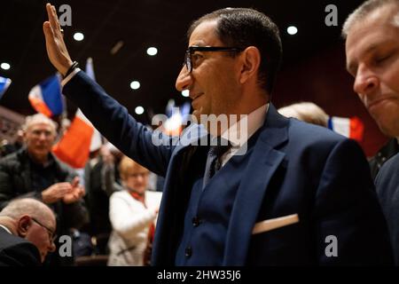 Jean Messiha participant à la campagne présidentielle d'Eric Zemmour, réunion de soutien pour la Reconquete. Jean Messiha est un économiste, homme politique et ancien haut fonctionnaire français d'origine égyptienne. Saint-Brieuc, Bretagne, France. Banque D'Images