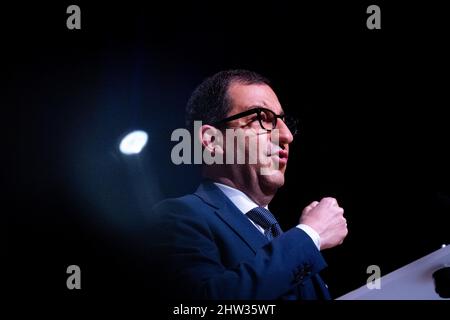 Jean Messiha participant à la campagne présidentielle d'Eric Zemmour, réunion de soutien pour la Reconquete. Jean Messiha est un économiste, homme politique et ancien haut fonctionnaire français d'origine égyptienne. Saint-Brieuc, Bretagne, France. Banque D'Images