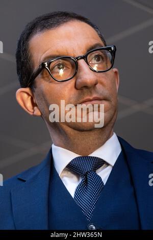 Jean Messiha participant à la campagne présidentielle d'Eric Zemmour, réunion de soutien pour la Reconquete. Jean Messiha est un économiste, homme politique et ancien haut fonctionnaire français d'origine égyptienne. Saint-Brieuc, Bretagne, France. Banque D'Images