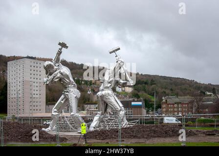 Chantiers navals de Port Glasgow 10 mètres Sculpture inoxydable Coronation Park Port Glasgow Inverclyde Écosse Royaume-Uni mi-installation phase scott Banque D'Images