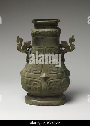 Art inspiré par 西周 青銅壺, Wine Vessel (Hu), Western Zhou Dynasty (1046–771 av. J.-C.), fin 9th–début 8th siècle av. J.-C., Chine, Bronze, H. 21 3/4 po. (55,2 cm) ; avec 14 3/4 po (37,5 cm), Metalwork, comme le masque animal de Shang a perdu son sens symbolique sous le Zhou, il a dissous dans un, classique œuvres modernisées par Artotop avec un peu de modernité. Formes, couleur et valeur, impact visuel accrocheur sur l'art émotions par la liberté d'œuvres d'art d'une manière contemporaine. Un message intemporel qui cherche une nouvelle direction créative. Artistes qui se tournent vers le support numérique et créent le NFT Artotop Banque D'Images