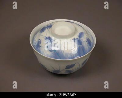 Art inspiré par la coupe couverte avec la conception de l'herbe d'automne et de la Lune de croissant, période Edo (1615–1868), première moitié du 19th siècle, Japon, porcelaine avec bleu sous-glaçure (Hirado ware), H. 3 5/8 po. (9,2 cm) ; diamètre 4 5/8 po (11,7 cm), céramique, bien que les potiers Mikawachi soient connus, les œuvres classiques modernisées par Artotop avec un peu de modernité. Formes, couleur et valeur, impact visuel accrocheur sur l'art émotions par la liberté d'œuvres d'art d'une manière contemporaine. Un message intemporel qui cherche une nouvelle direction créative. Artistes qui se tournent vers le support numérique et créent le NFT Artotop Banque D'Images