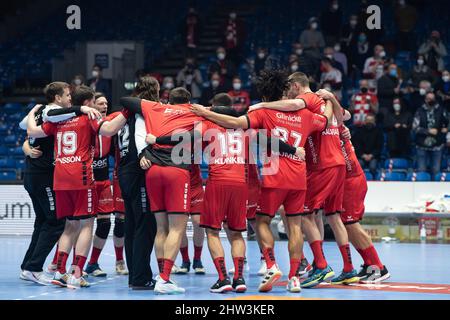 Kassel, Allemagne. 03rd mars 2022. Handball: Bundesliga, MT Melsungen - HSV Hamburg, Matchday 23, Rothenbach-Halle. Les joueurs de Melsungen fêtent après le match. Credit: Swen Pförtner/dpa/Alay Live News Banque D'Images