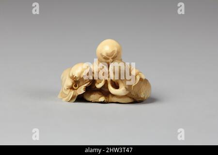 Art inspiré par Netsuke de Daruma admonisant une sirène servant le saké à un Octopus, 19th siècle, Japon, Ivoire, H. 1 1/4 in. (3,2 cm) ; avec 1 7/8 po (4,8 cm) ; D. 1 po (2,5 cm), Netsuke, oeuvres classiques modernisées par Artotop avec une touche de modernité. Formes, couleur et valeur, impact visuel accrocheur sur l'art émotions par la liberté d'œuvres d'art d'une manière contemporaine. Un message intemporel qui cherche une nouvelle direction créative. Artistes qui se tournent vers le support numérique et créent le NFT Artotop Banque D'Images