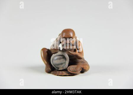 Art inspiré par Netsuke d'un homme tenant une petite bouteille dans une main et de boire d'une coupe, 19th siècle, Japon, Bois, H. 1 1/8 in. (2,9 cm) ; avec 1 1/4 po (3,2 cm) ; D. 1 1/4 po (3,2 cm), Netsuke, oeuvres classiques modernisées par Artotop avec une touche de modernité. Formes, couleur et valeur, impact visuel accrocheur sur l'art émotions par la liberté d'œuvres d'art d'une manière contemporaine. Un message intemporel qui cherche une nouvelle direction créative. Artistes qui se tournent vers le support numérique et créent le NFT Artotop Banque D'Images