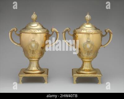 Art inspiré par la coupe avec housse et support (une paire), 1766/67, britannique, Londres, Silver-gilt, Dans l'ensemble, cuvette avec couvercle (confirmé) : H. 14 1/2 x W. 11 7/8 x D. 7 3/16 po. (36,8 x 30,2 x 18,3 cm), Metalwork-Silver, John Parker (britannique, active 1759–77), Edward Wakelin (britannique, Active, Classic œuvres modernisées par Artotop avec une touche de modernité. Formes, couleur et valeur, impact visuel accrocheur sur l'art émotions par la liberté d'œuvres d'art d'une manière contemporaine. Un message intemporel qui cherche une nouvelle direction créative. Artistes qui se tournent vers le support numérique et créent le NFT Artotop Banque D'Images