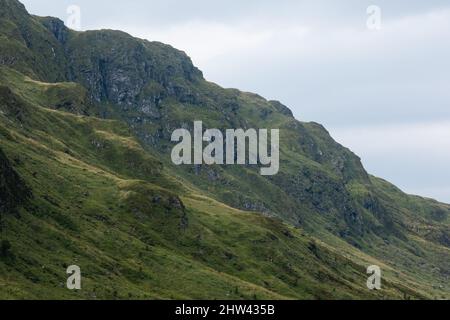 Crêtes de montagne au-dessus de Lochan na Lairige dans la chaîne de montagnes de Breadalbane à Glen Lyon près de Ben Lawers, Écosse, Royaume-Uni Banque D'Images