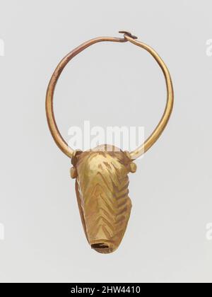 Art inspiré par le pendentif d'or sous la forme d'une tête de taureau, âge de bronze tardif, env. 1400–1050 C.-B., Cypriote, Gold, L. 1 11/16 po. (4,3 cm), or et argent, la plupart des matières premières pour les bijoux chypriotes venaient de l'est. L'or est devenu abondant à la fin de l'âge de bronze, lorsque la Syrie et l'Égypte, les œuvres classiques modernisées par Artotop avec un peu de modernité. Formes, couleur et valeur, impact visuel accrocheur sur l'art émotions par la liberté d'œuvres d'art d'une manière contemporaine. Un message intemporel qui cherche une nouvelle direction créative. Artistes qui se tournent vers le support numérique et créent le NFT Artotop Banque D'Images