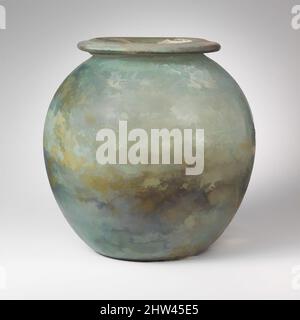Art inspiré par le verre cinerary urn (olla), Imperial, du milieu du 1st au 2nd siècle A.D., Roman, Glass; Soufflé, H. : 9 11/16 po (24,6 cm), verre, bleu translucide vert. Large, éverté, rebord tubulaire, en repliant, vers le bas, rond, et dans, avec surface supérieure biseautée; corps ovoïde; concave profond, Classic œuvres modernisées par Artotop avec une touche de modernité. Formes, couleur et valeur, impact visuel accrocheur sur l'art émotions par la liberté d'œuvres d'art d'une manière contemporaine. Un message intemporel qui cherche une nouvelle direction créative. Artistes qui se tournent vers le support numérique et créent le NFT Artotop Banque D'Images