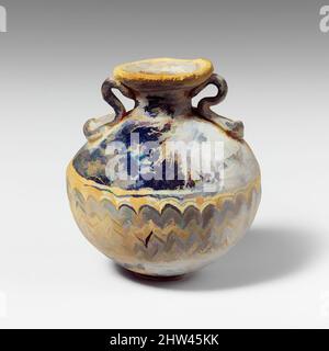 Art inspiré par les aryballos en verre (flacon de parfum), classique, fin du 6th–5th siècle avant J.-C., grec, Méditerranée orientale, verre ; forme centrale, Groupe I, dans l'ensemble: 2 3/8in. (6cm), verre, bleu translucide, avec des poignées de même couleur; pistes en jaune opaque, probablement avec un autre en opaque, oeuvres classiques modernisées par Artotop avec une touche de modernité. Formes, couleur et valeur, impact visuel accrocheur sur l'art émotions par la liberté d'œuvres d'art d'une manière contemporaine. Un message intemporel qui cherche une nouvelle direction créative. Artistes qui se tournent vers le support numérique et créent le NFT Artotop Banque D'Images