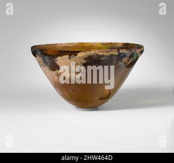 Art inspiré par un bol conique en verre, hellénistique tardif, mi-2nd au début du siècle 1st av. J.-C., grec, verre ; moulé et coupé, H. : 2 15/16 po. (7,5 cm), verre, brun miel translucide. Rebord arrondi droit avec bord supérieur presque pointu ; côté droit, en diagonale vers le bas ; fond convexe, œuvres classiques modernisées par Artotop avec une touche de modernité. Formes, couleur et valeur, impact visuel accrocheur sur l'art émotions par la liberté d'œuvres d'art d'une manière contemporaine. Un message intemporel qui cherche une nouvelle direction créative. Artistes qui se tournent vers le support numérique et créent le NFT Artotop Banque D'Images