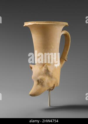 Art inspiré par la rhyton de terre cuite (vase pour les libations ou boire), hellénistique, fin 4th–début 3rd siècle avant J.-C., grec, sud-italien, Poulien, Tarentine, Terre cuite, H. : 6 1/8 po (15,6 cm), vases, la tête est celle d'une variété italienne de chien maltais. Ces rhyta ont commencé à être fait, les œuvres classiques modernisées par Artotop avec un peu de modernité. Formes, couleur et valeur, impact visuel accrocheur sur l'art émotions par la liberté d'œuvres d'art d'une manière contemporaine. Un message intemporel qui cherche une nouvelle direction créative. Artistes qui se tournent vers le support numérique et créent le NFT Artotop Banque D'Images