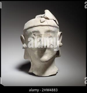 Art inspiré par la tête mâle sans barbe portant un casque, Cypro-archaïque II, ca. 600–480 av. J.-C., chypriote, terre cuite; moule, H. 7 3/4 po. (19,7 cm), terracottas, cette tête creuse et sans barbes est faite de plusieurs fragments, les œuvres classiques modernisées par Artotop avec un peu de modernité. Formes, couleur et valeur, impact visuel accrocheur sur l'art émotions par la liberté d'œuvres d'art d'une manière contemporaine. Un message intemporel qui cherche une nouvelle direction créative. Artistes qui se tournent vers le support numérique et créent le NFT Artotop Banque D'Images