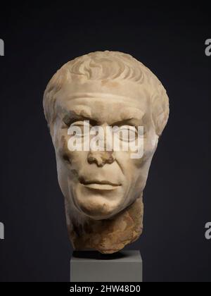 Art inspiré par le portrait en marbre tête d'un homme âgé, République tardive, 1st siècle avant J.-C., romain, marbre, Hauteur : 11 po (27,9 cm), Sculpture de pierre, la tête est tournée vers la gauche et légèrement relevée, dans un écho de pathos hellénistiques tardifs. Il ressemble particulièrement au portrait de, œuvres classiques modernisées par Artotop avec un peu de modernité. Formes, couleur et valeur, impact visuel accrocheur sur l'art émotions par la liberté d'œuvres d'art d'une manière contemporaine. Un message intemporel qui cherche une nouvelle direction créative. Artistes qui se tournent vers le support numérique et créent le NFT Artotop Banque D'Images