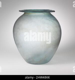 Art inspiré par le verre cinerary urne (olla), début à mi-Impérial, mi-1st–2nd siècle A.D., romain, verre; soufflé, H. : 9 1/2 po (24,1 cm), verre, bleu translucide vert., large, rebord tubulaire, Repliés, couchés et repliés, formant une surface supérieure inégale, un corps ovoïde haut, un fond concave peu profond, les œuvres classiques modernisées par Artotop avec une touche de modernité. Formes, couleur et valeur, impact visuel accrocheur sur l'art émotions par la liberté d'œuvres d'art d'une manière contemporaine. Un message intemporel qui cherche une nouvelle direction créative. Artistes qui se tournent vers le support numérique et créent le NFT Artotop Banque D'Images