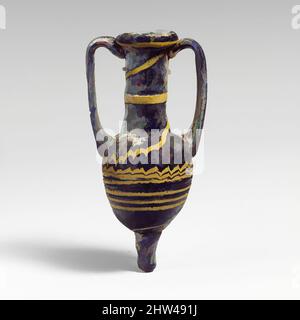 Art inspiré par les amphoriskos en verre (bouteille de parfum), hellénistique, 3rd–2nd siècle avant J.-C., grec, Méditerranée orientale, Verre ; forme noyau, groupe II, H. : 4 po. (10,2 cm), verre, bleu cobalt translucide avec poignées de même couleur et bouton de base; pistes en jaune opaque et blanc opaque, œuvres classiques modernisées par Artotop avec une touche de modernité. Formes, couleur et valeur, impact visuel accrocheur sur l'art émotions par la liberté d'œuvres d'art d'une manière contemporaine. Un message intemporel qui cherche une nouvelle direction créative. Artistes qui se tournent vers le support numérique et créent le NFT Artotop Banque D'Images