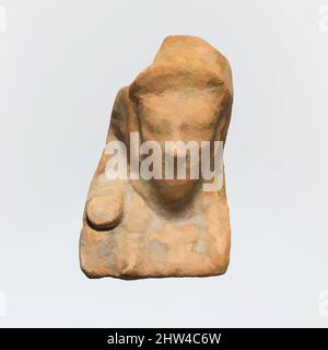 Art inspiré par le buste en terre cuite d'une figure féminine, archaïque, 7th–6th siècle avant J.-C., grec, crétois, Terre cuite, 4 po x 2 1/2 po (10,1 cm x 6,5 cm), terracottas, femme portant une coiffe avec des lanpettes et un ornement sur son épaule droite. La statuette peut représenter un oriental, des œuvres classiques modernisées par Artotop avec un peu de modernité. Formes, couleur et valeur, impact visuel accrocheur sur l'art émotions par la liberté d'œuvres d'art d'une manière contemporaine. Un message intemporel qui cherche une nouvelle direction créative. Artistes qui se tournent vers le support numérique et créent le NFT Artotop Banque D'Images