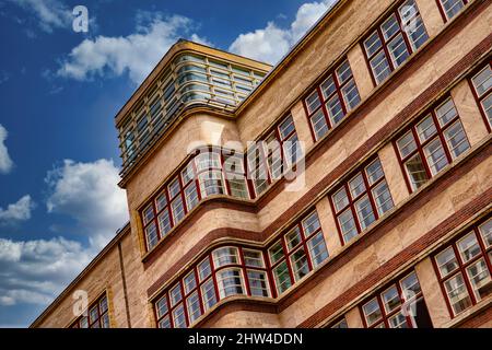 Berlin, Bürogebäude in der Nürnberger Straße von Erich Mendelssohn im Stil der Neuen Sachlichkeit. Hheute Ellington Hotel. Banque D'Images