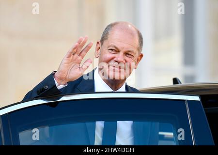 PARIS, FRANCE - 6 SEPTEMBRE 2021 : OLAF Scholz, chancelier de l'Allemagne et membre du Parti social-démocrate (SPD), à l'Elysée Palace. Banque D'Images