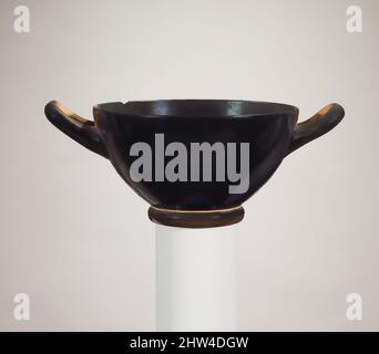 Art inspiré par des skyphos en terre cuite (coupe profonde), classique, 2nd quart du 5th siècle avant J.-C., grec, Attique, terre cuite; glaçure noire, H. 3 1/8 po (8 cm), vases, Ringbase; les poignées sont celles d'un kylix, œuvres classiques modernisées par Artotop avec une touche de modernité. Formes, couleur et valeur, impact visuel accrocheur sur l'art émotions par la liberté d'œuvres d'art d'une manière contemporaine. Un message intemporel qui cherche une nouvelle direction créative. Artistes qui se tournent vers le support numérique et créent le NFT Artotop Banque D'Images