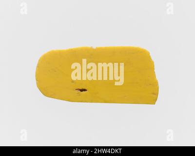 Art inspiré par le fragment d'incrustation monochrome en verre, début impérial, fin du 1st siècle C.-B.–début du 1st siècle A.D., romain, verre; moulé, total : 7/8 x 1 7/8 po. (2,2 x 4,8 cm), verre, jaune opaque., incrustation plate, avec deux longs côtés droits qui s'effilent à l'extrémité arrondie; sur le dessous, certains, œuvres classiques modernisées par Artotop avec une touche de modernité. Formes, couleur et valeur, impact visuel accrocheur sur l'art émotions par la liberté d'œuvres d'art d'une manière contemporaine. Un message intemporel qui cherche une nouvelle direction créative. Artistes qui se tournent vers le support numérique et créent le NFT Artotop Banque D'Images