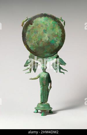 Art inspiré par le miroir de bronze avec un soutien sous la forme d'une femme drapée, classique, mi-5th siècle av. J.-C., grec, Bronze, H. 12 5/8', diamètre 5 3/8', bronzes, les Grecs anciens utilisaient des miroirs qui étaient tenus dans la main ou se tenaient indépendamment. Cet exemple indépendant d'un puits, des œuvres classiques modernisées par Artotop avec une touche de modernité. Formes, couleur et valeur, impact visuel accrocheur sur l'art émotions par la liberté d'œuvres d'art d'une manière contemporaine. Un message intemporel qui cherche une nouvelle direction créative. Artistes qui se tournent vers le support numérique et créent le NFT Artotop Banque D'Images