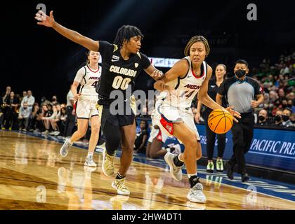 03 2022 mars Las Vegas, NV, États-Unis l'Arizona avance Sam Thomas (14) conduit à la canopée pendant les quarts de finale du tournoi de basketball féminin NCAA Pac 12 entre les Arizona Wildcats et les Colorado Buffaloes. Le Colorado a battu l'Arizona 45-43 au Michelob Ultra Arena de Mandalay Bay Las Vegas, Nevada. Thurman James/CSM Banque D'Images