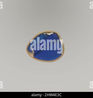 Art inspiré par le fragment d'incrustation monochrome en verre, ancien impérial, Julio-Claudian, 1st moitié du 1st siècle A.D., romain, verre; moulé, autre: 1 x 1 1/8 po. (2,5 x 2,9 cm), verre, bleu cobalt translucide, bleu clair opaque et bleu translucide. Section plate, probablement d'un inlay, en trois, oeuvres classiques modernisées par Artotop avec une touche de modernité. Formes, couleur et valeur, impact visuel accrocheur sur l'art émotions par la liberté d'œuvres d'art d'une manière contemporaine. Un message intemporel qui cherche une nouvelle direction créative. Artistes qui se tournent vers le support numérique et créent le NFT Artotop Banque D'Images