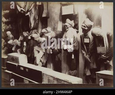 Art inspiré des catacombes, Convento dei Cappucini, Palerme, CA. 1895, impression argentée à base d'albumine en négatif de verre, 18,6 x 25,3 cm (7 5/16 x 9 15/16 po. ), photographies, Eugenio Interguglielmi (Italien, Palerme 1850–1911 Palerme), plus de huit mille cadavres embaumés bordent les murs de, oeuvres classiques modernisées par Artotop avec un peu de modernité. Formes, couleur et valeur, impact visuel accrocheur sur l'art émotions par la liberté d'œuvres d'art d'une manière contemporaine. Un message intemporel qui cherche une nouvelle direction créative. Artistes qui se tournent vers le support numérique et créent le NFT Artotop Banque D'Images