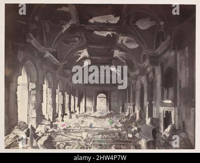 Art inspiré par la Grande salle du Conseil d'Eat, mai 1871, impression argentée en plaqué argent à partir d'un négatif de verre, image : 19 x 24,9 cm (7 1/2 x 9 13/16 po), photographies, Charles Soulier (français, 1840–1875), la photographie de Soulier montre les restes charrés de l'ancienne salle d'audience somptueuse de la, les œuvres classiques modernisées par Artotop avec une touche de modernité. Formes, couleur et valeur, impact visuel accrocheur sur l'art émotions par la liberté d'œuvres d'art d'une manière contemporaine. Un message intemporel qui cherche une nouvelle direction créative. Artistes qui se tournent vers le support numérique et créent le NFT Artotop Banque D'Images