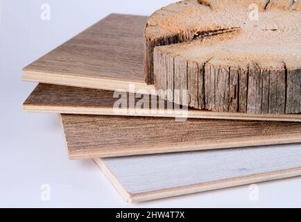 Laminé. Panneaux stratifiés et bois. Parquet en bois naturel et stratifié. Décoration d'intérieur. Sols naturels. Sol stratifié. Un exemple de produit naturel Banque D'Images