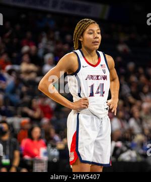 03 2022 mars Las Vegas, NV, États-Unis l'Arizona avance Sam Thomas (14) sur le terrain pendant les quarts de finale du tournoi de basketball féminin Pac 12 de NCAA entre Arizona Wildcats et les Colorado Buffaloes. Le Colorado a battu l'Arizona 45-43 au Michelob Ultra Arena de Mandalay Bay Las Vegas, Nevada. Thurman James/CSM Banque D'Images