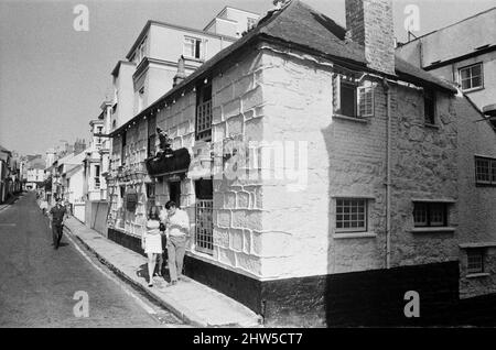 Admiral Benbow pub et restaurant, Chapel St, Penzance, Cornwall. Le pub porte le nom de l'amiral John Benbow datant du 17th siècle. Septembre 1968. Banque D'Images