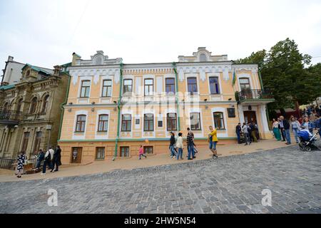 Maison et musée Boulgakov sur la descente Andriivs'kyi à Kiev, Ukraine. Banque D'Images