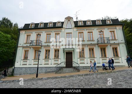 Ambassade du Brésil logée dans un ancien bâtiment Bauhaus sur la descente d'Andridskyi à Kiev, en Ukraine. Banque D'Images