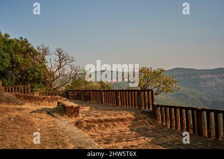 Une vue panoramique sur les collines de Sahyadri chaînes de ghats de l'ouest de mahadevgad, Amboli, Maharashtra, Inde. Banque D'Images